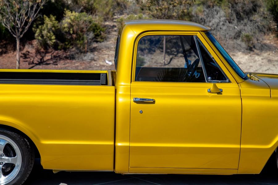 Детали экстерьера Chevrolet C10 Custom 1967 года  (фото 18 из 145)